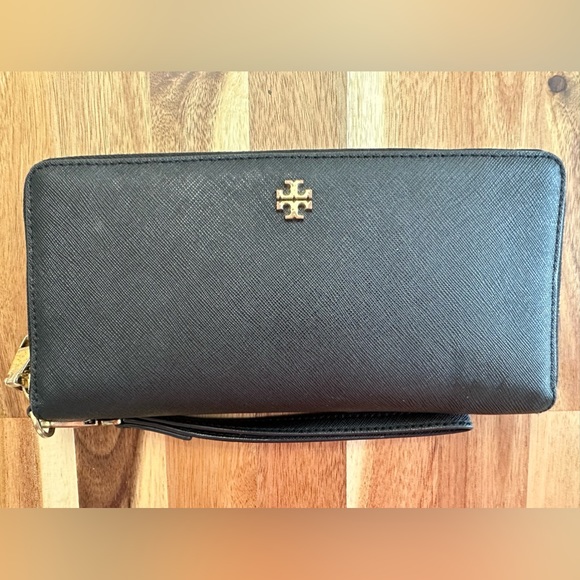 Tory Burch Bags Tory Burch Emerson Zip Passport Continental Wallet Poshmark